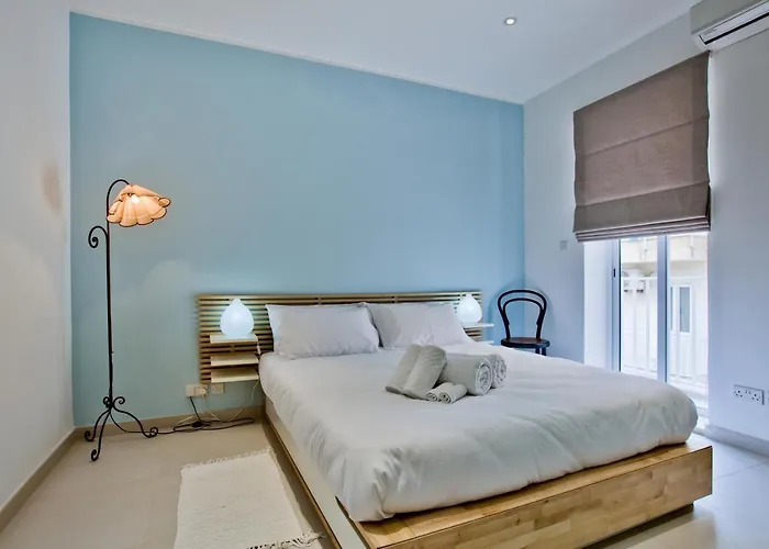 Stunning Sliema 2 Bed Apt Meters Away From Beach