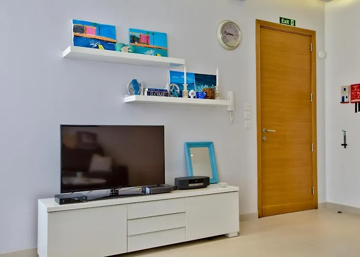 Stunning Sliema 2 Bed Apt Meters Away From Beach