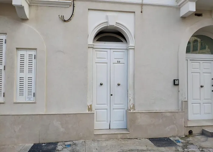 Stunning Sliema 2 Bed Apt Meters Away From Beach