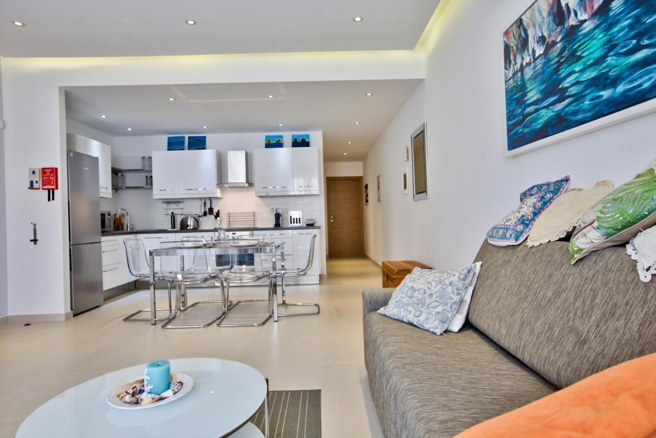 Stunning 2 Bed Meters Away From Apartament *