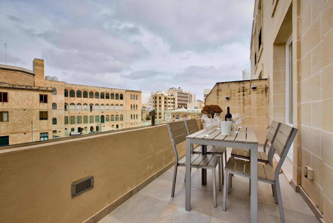 Stunning 2 Bed Meters Away From Apartament *