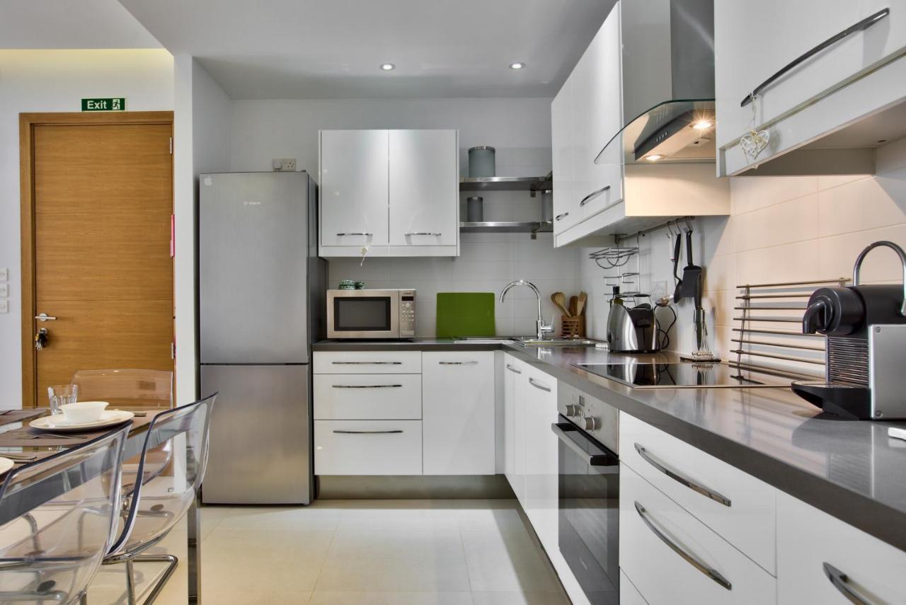 Stunning 2 Bed Meters Away From