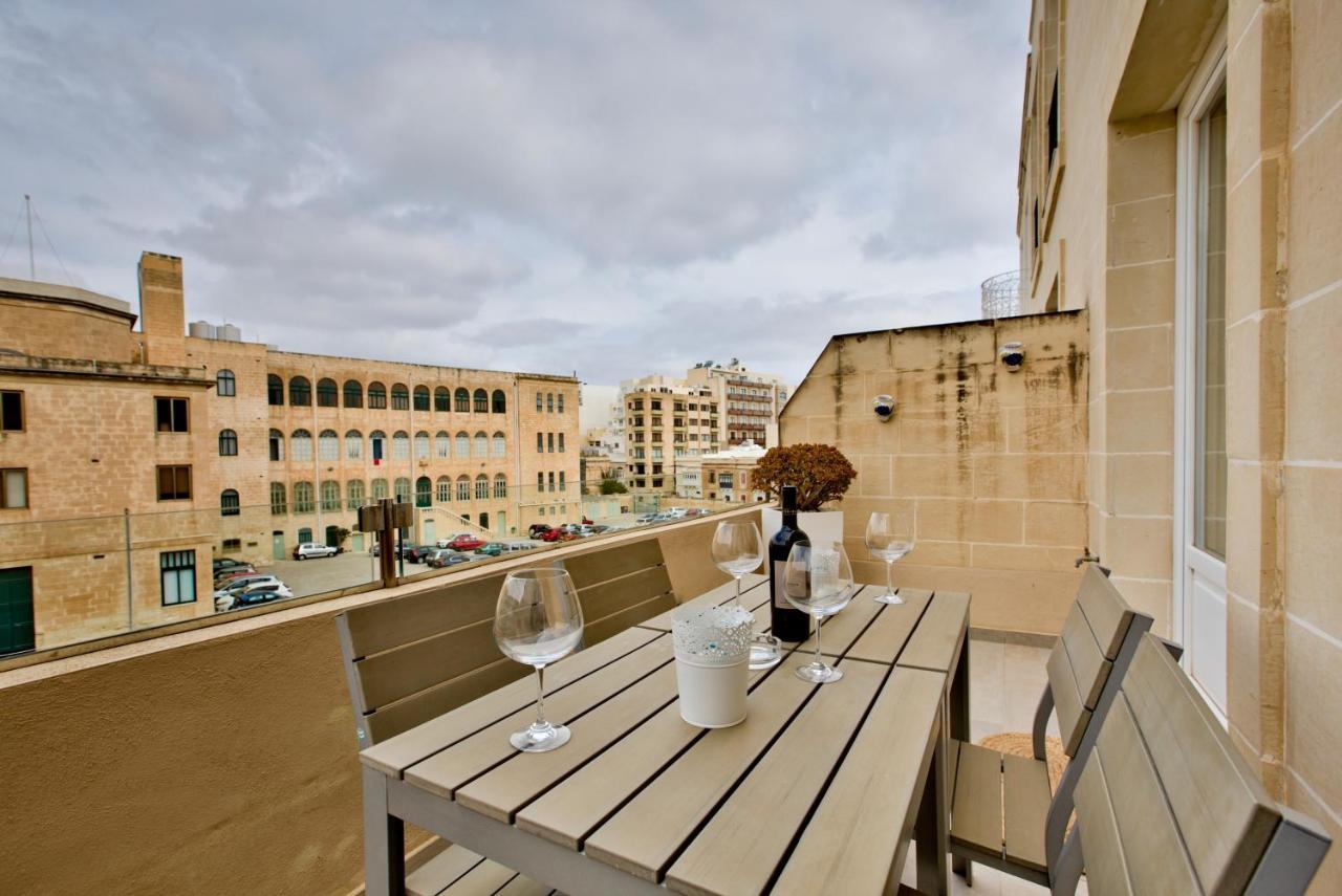 Stunning 2 Bed Meters Away From Apartament