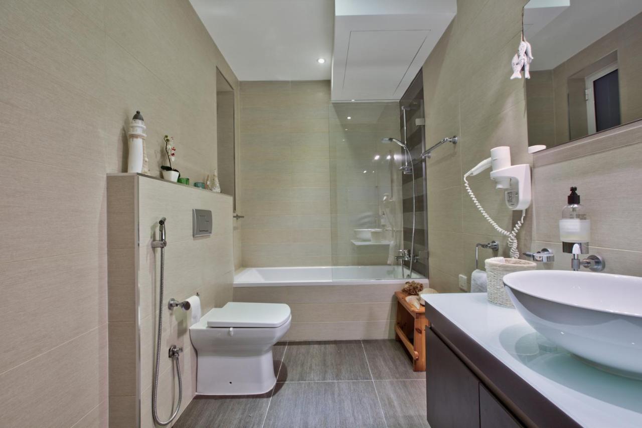 Stunning 2 Bed Meters Away From