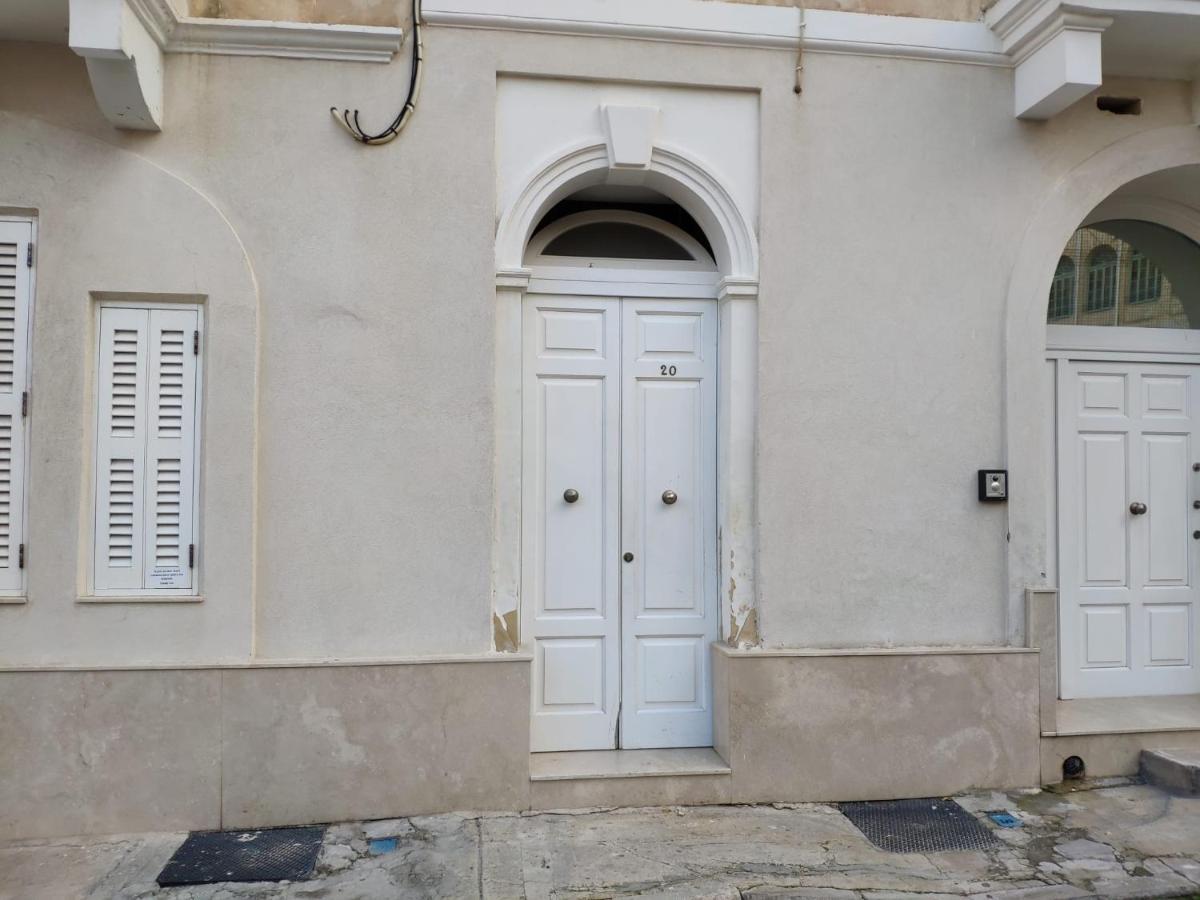 Stunning 2 Bed Meters Away From